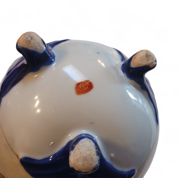 Vintage Japanese Kutani Lidded Jar – Hand Painted, Gilded, 3-Footed c.1920s–40s - Picture 12 of 16